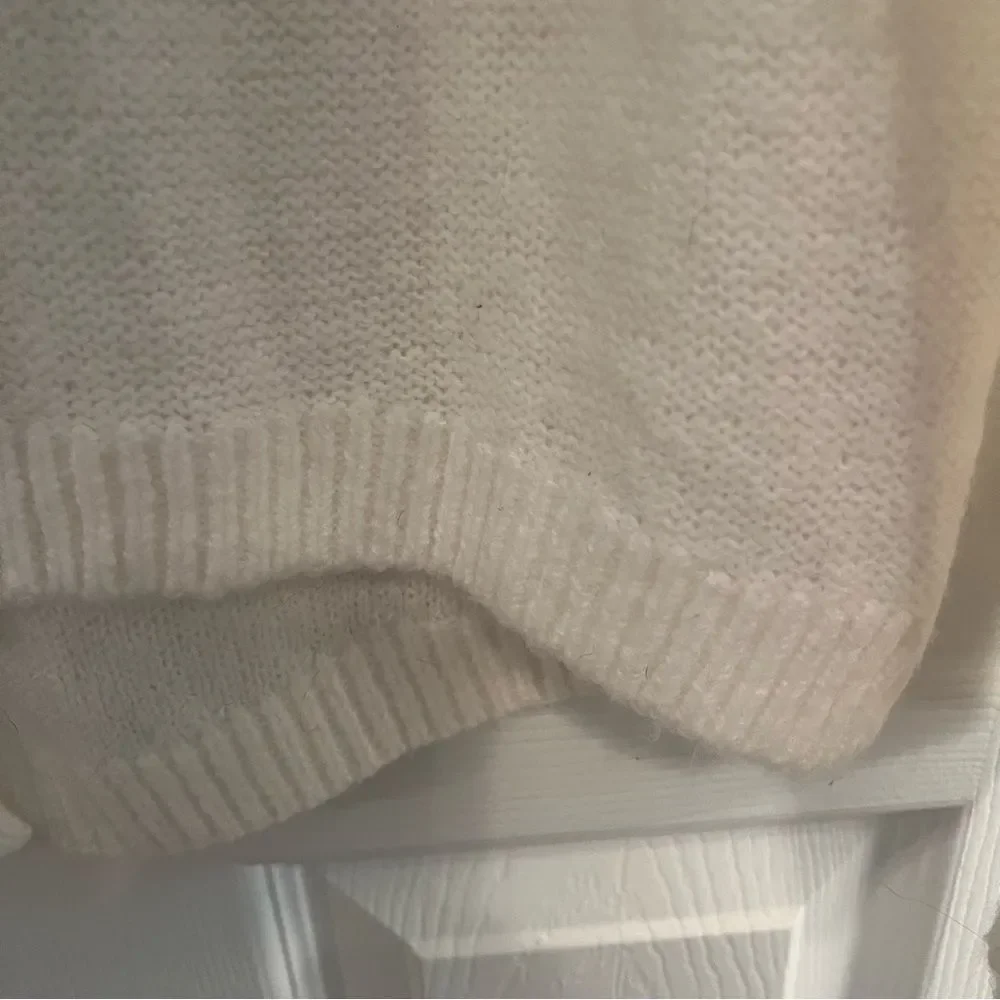 Abercrombie & Fitch Off-White Crew Neck Sweater